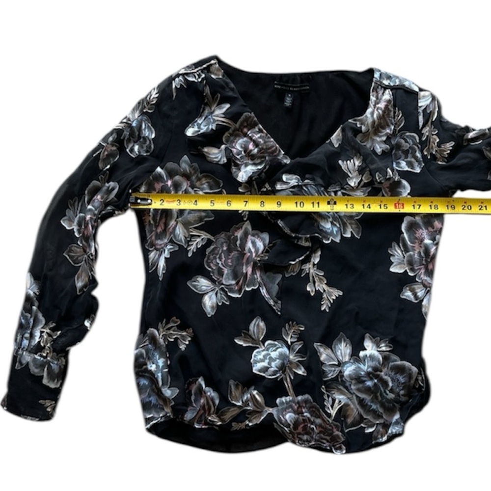 White House Black Market Floral V-Neck Women's Top - Black Long Sleeve Blouse - Picture 10 of 13